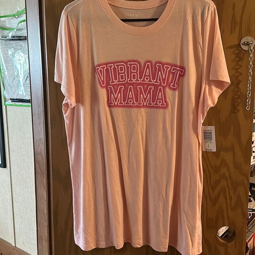 TORRID CLASSIC FIT VIBRANT MAMA GRAPHIC TEE: PINK: NWT: SZ 0 (L)